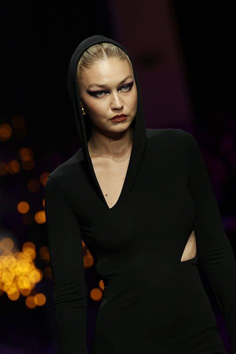 bella hadid versace new york|gigi hadid versace virtual show.